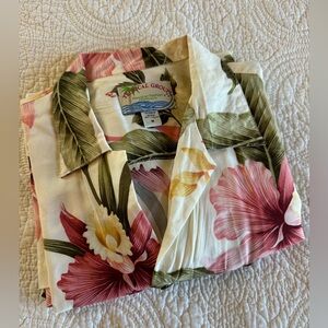 Floral Casual Button Down Shirt size medium